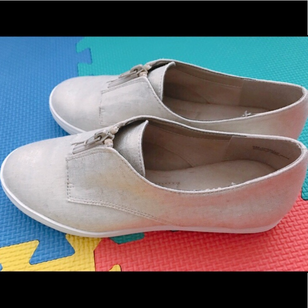 Aerosoles Silver Slip On Sneaker With Zipper Front